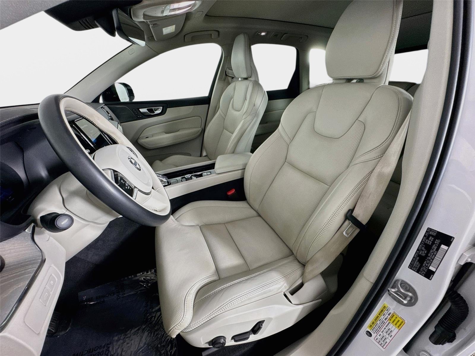 Used 2024 Crystal White Volvo Ultimate Dark Theme image 11