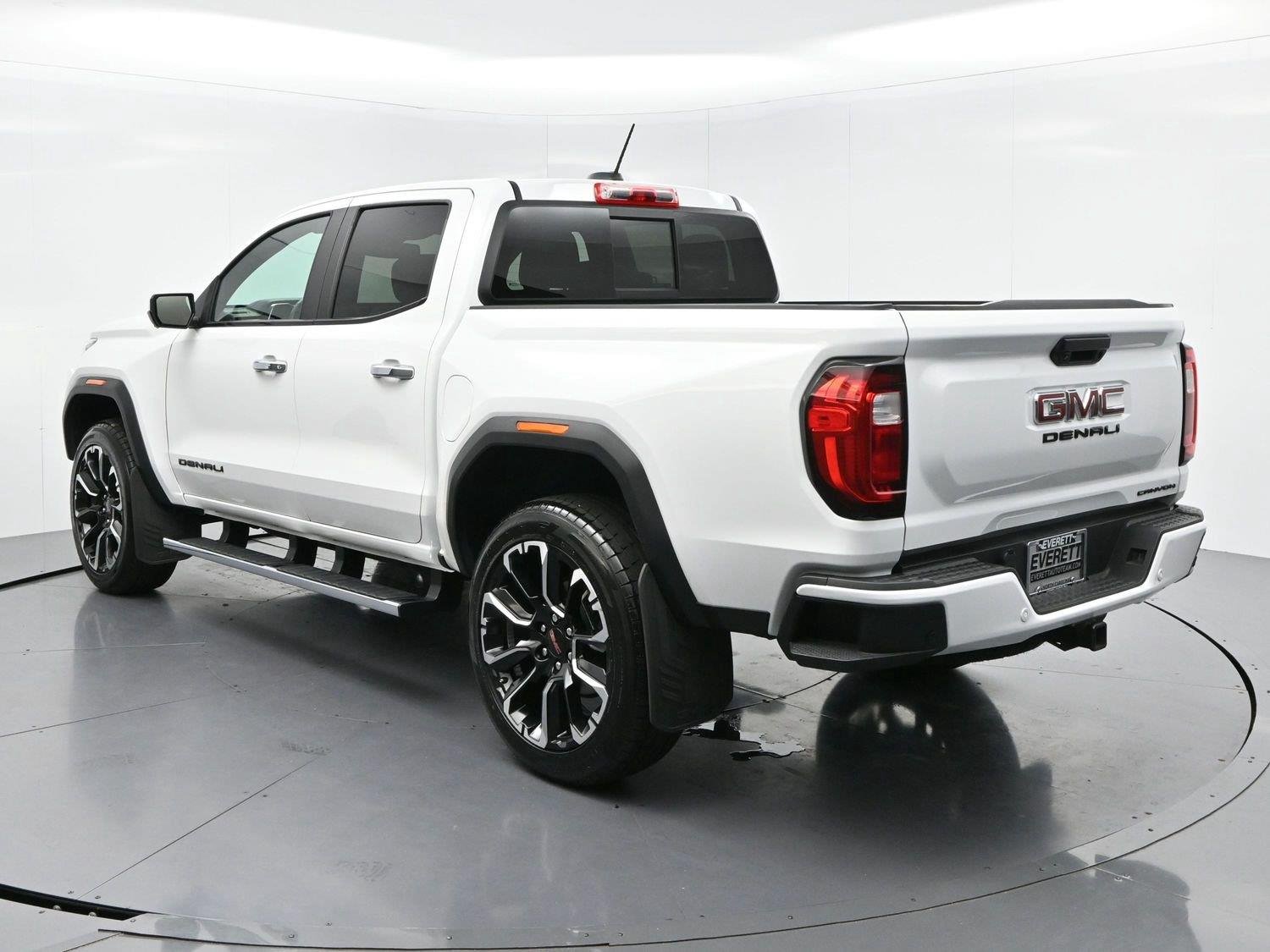 Used 2024 Summit White GMC Denali image 5
