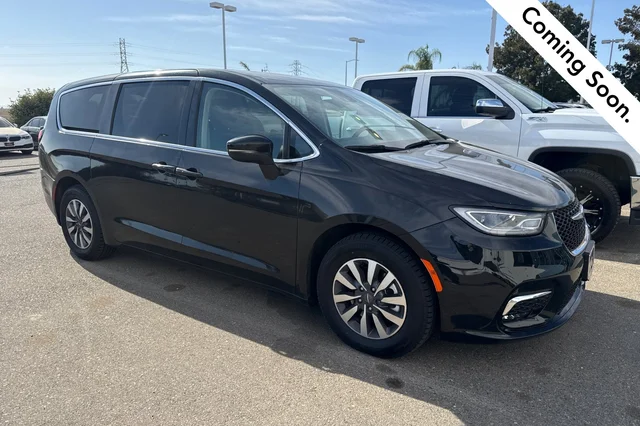 2023 Chrysler Pacifica Hybrid Touring L