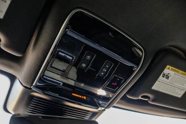 New 2026  Land Rover SE image 29