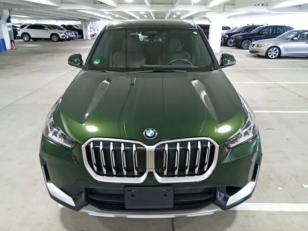 Used 2025 Blue Bay Lagoon Metallic BMW xDrive28i image 2