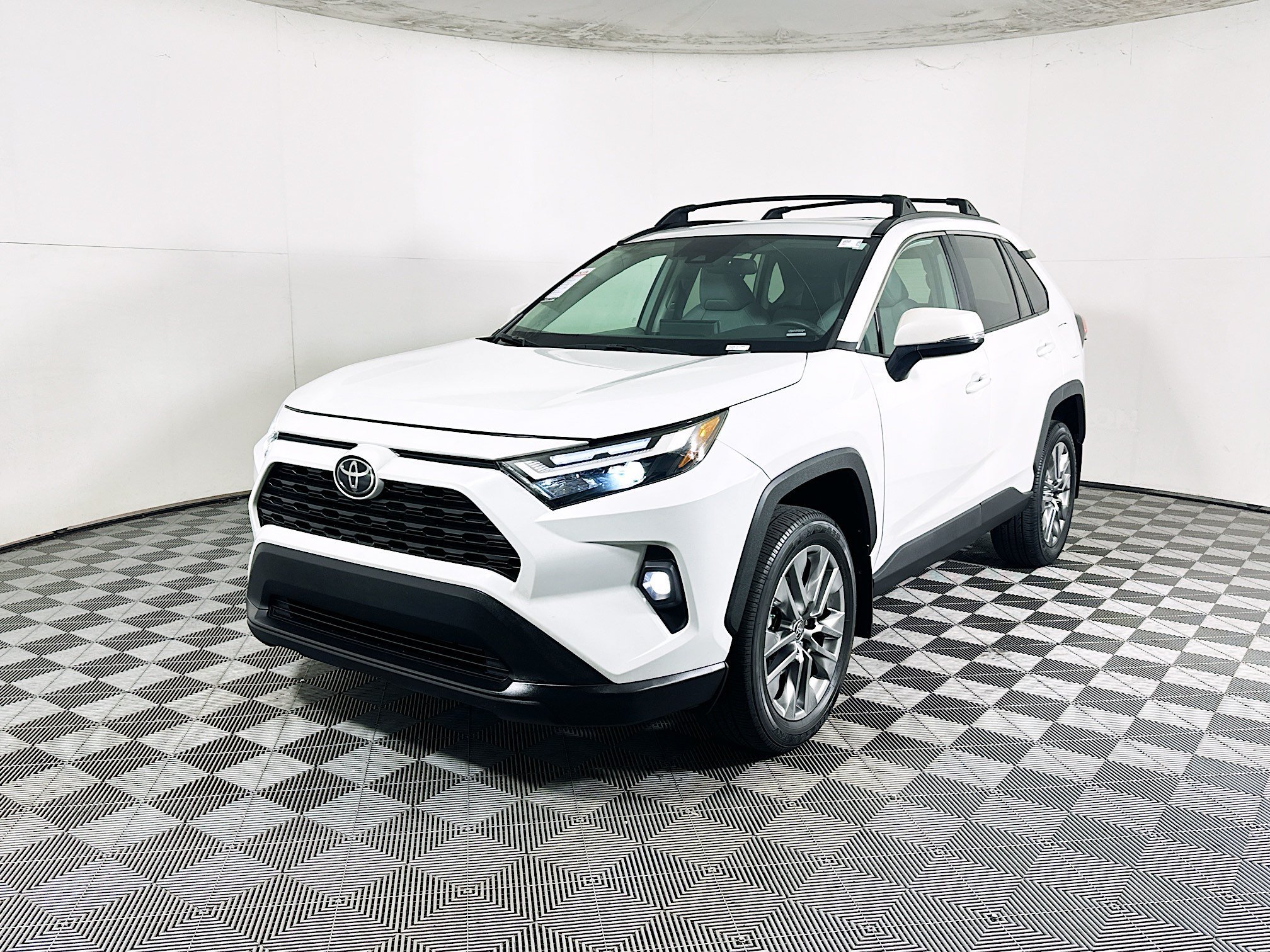 Used 2024 Pearl Toyota XLE Premium image 7