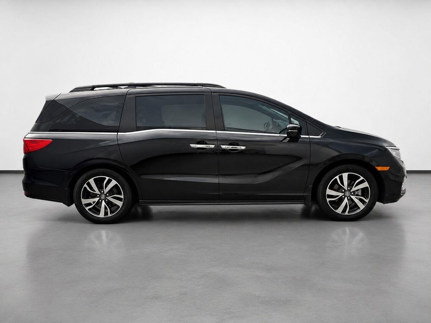 Used 2023 Crystal Black Pearl Honda Touring image 6