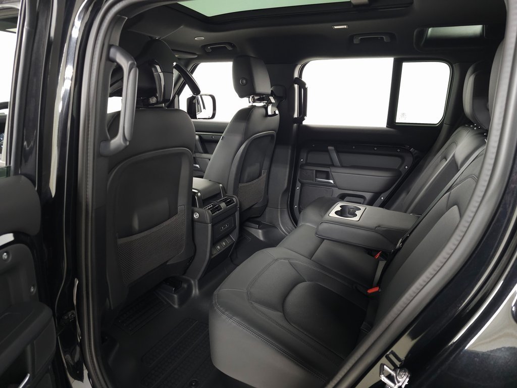 2025 LAND ROVER DEFENDER - Image 39