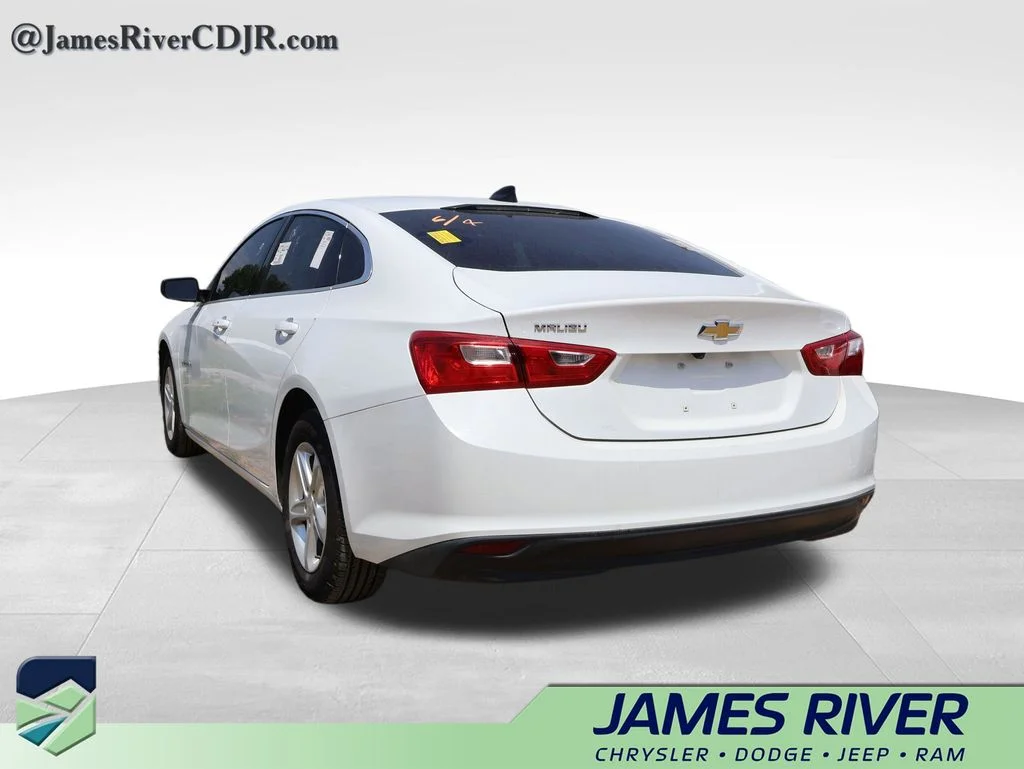 Used 2022 White Chevrolet LS image 18