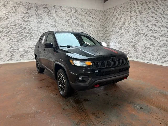 Used 2024 Diamond Black Crystal Pearlcoat Jeep Trailhawk image 1