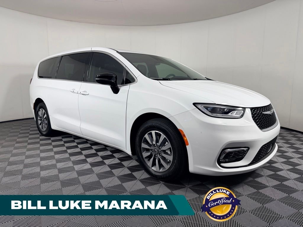 2025 Chrysler Pacifica Hybrid Select PHEV's photo
