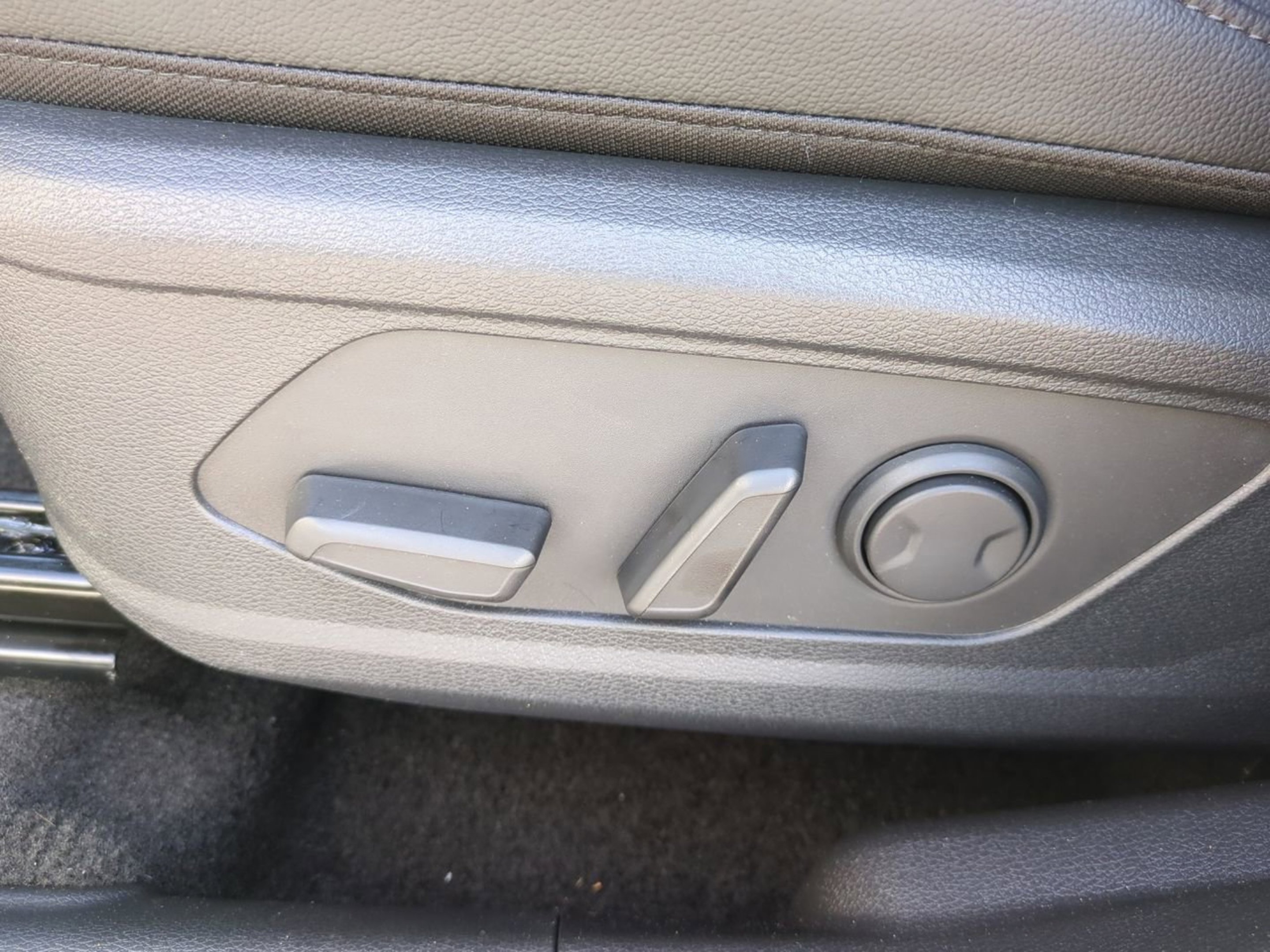 New 2026 Glacial White Pearl Kia SX image 18