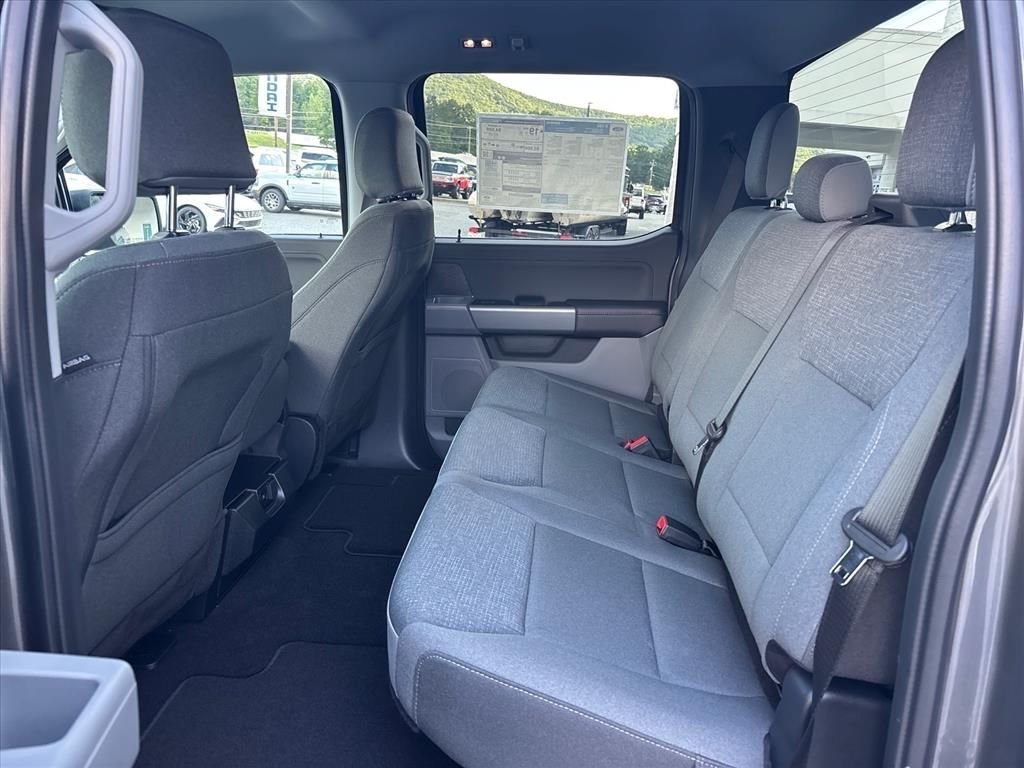 New 2026 Carbonized Gray Metallic Ford XLT image 10
