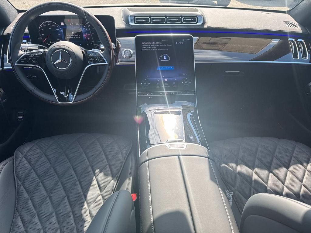 New 2026 MANUFAKTUR Moonlight White Metallic Mercedes-Benz S 580 image 7