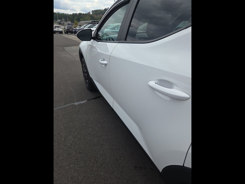 Used 2023 White Hyundai SEL Premium image 12