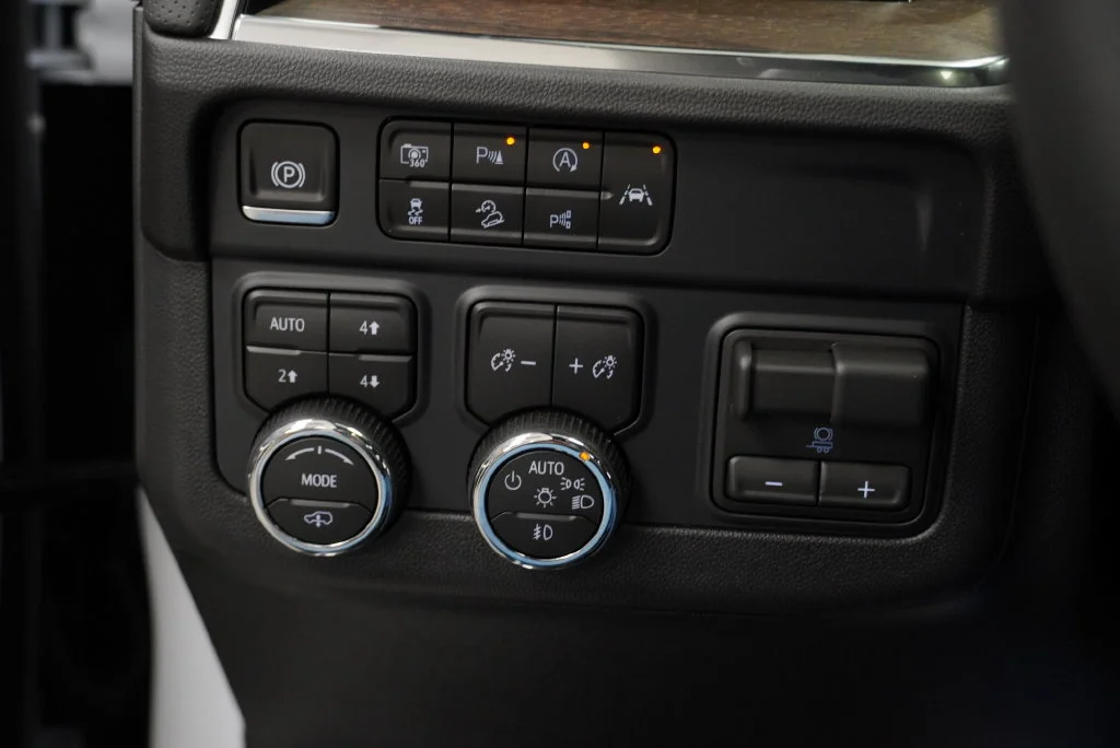 New 2026 Polar White Tricoat Chevrolet High Country image 24