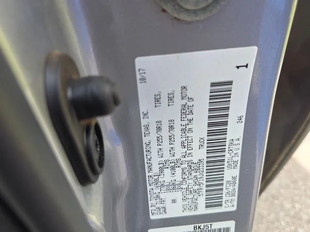 Used 2018 Silver Toyota SR5 image 6