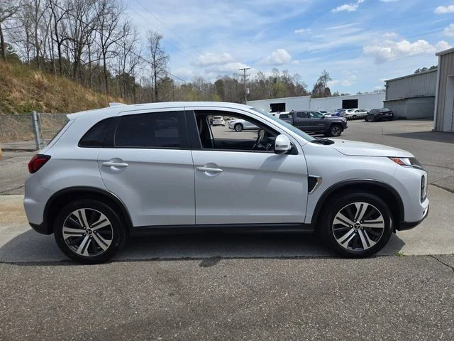 Used 2025 White Mitsubishi  image 9