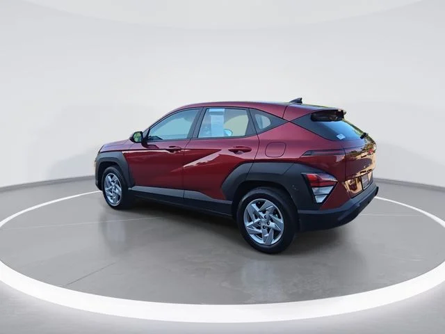 Used 2025 Red Hyundai SE image 6