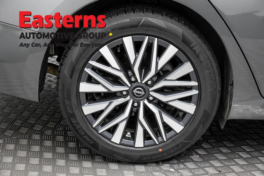 Used 2025 Gray Nissan 2.5 SV image 30
