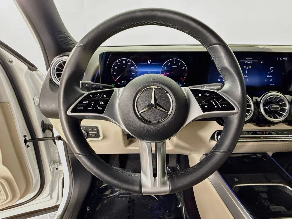 Used 2024 White Mercedes-Benz GLB 250 image 11