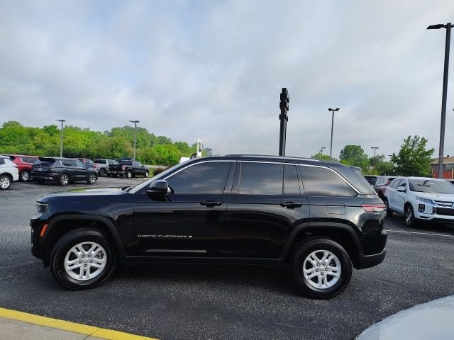 Used 2023 Black Jeep Laredo image 4