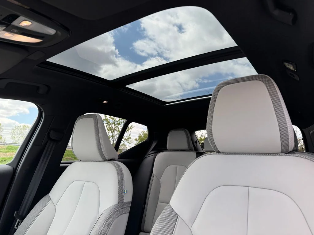 2025 Volvo EX40 Plus - Photo 26