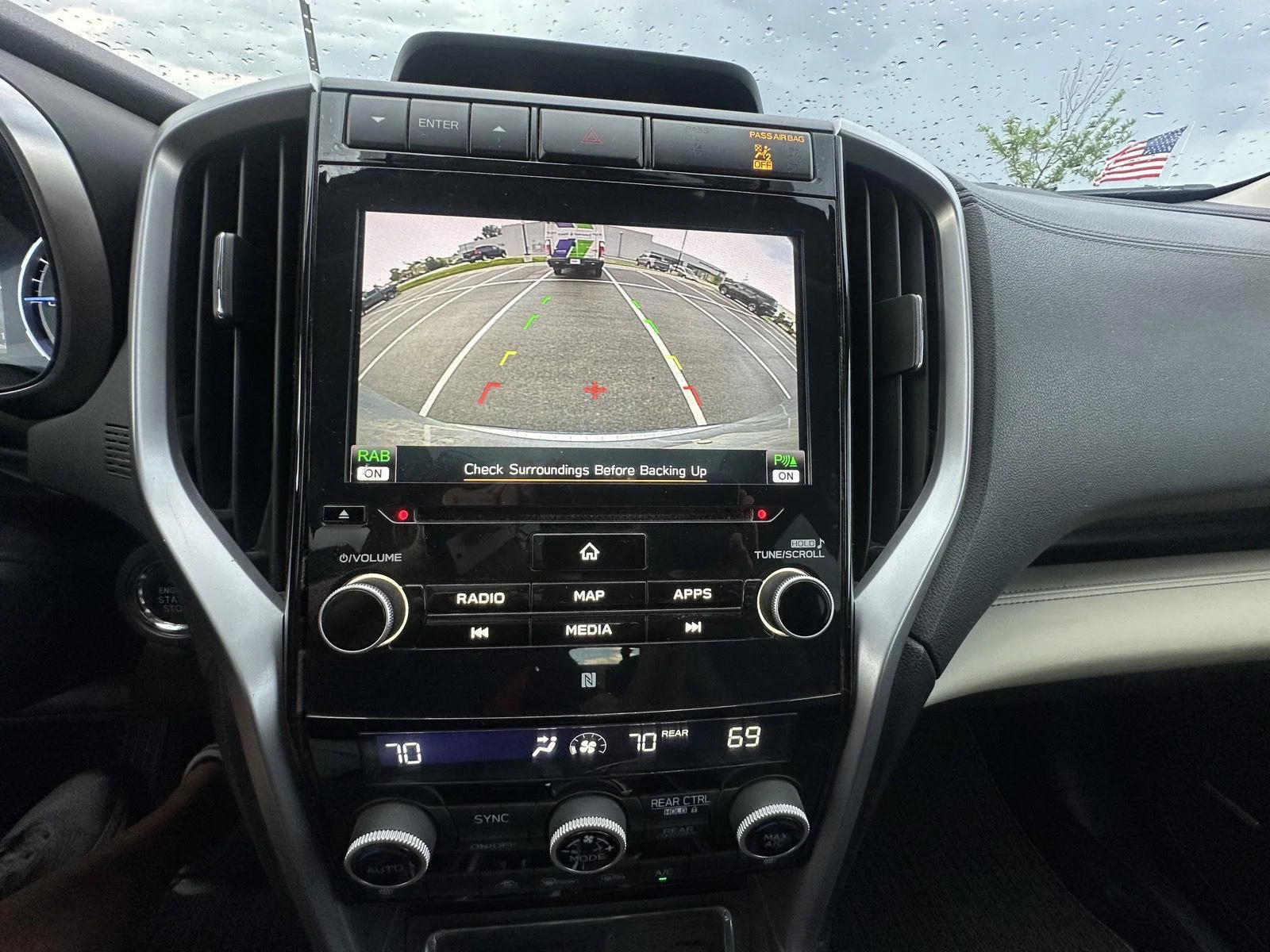 Used 2019 Ice Silver Metallic Subaru Limited image 9