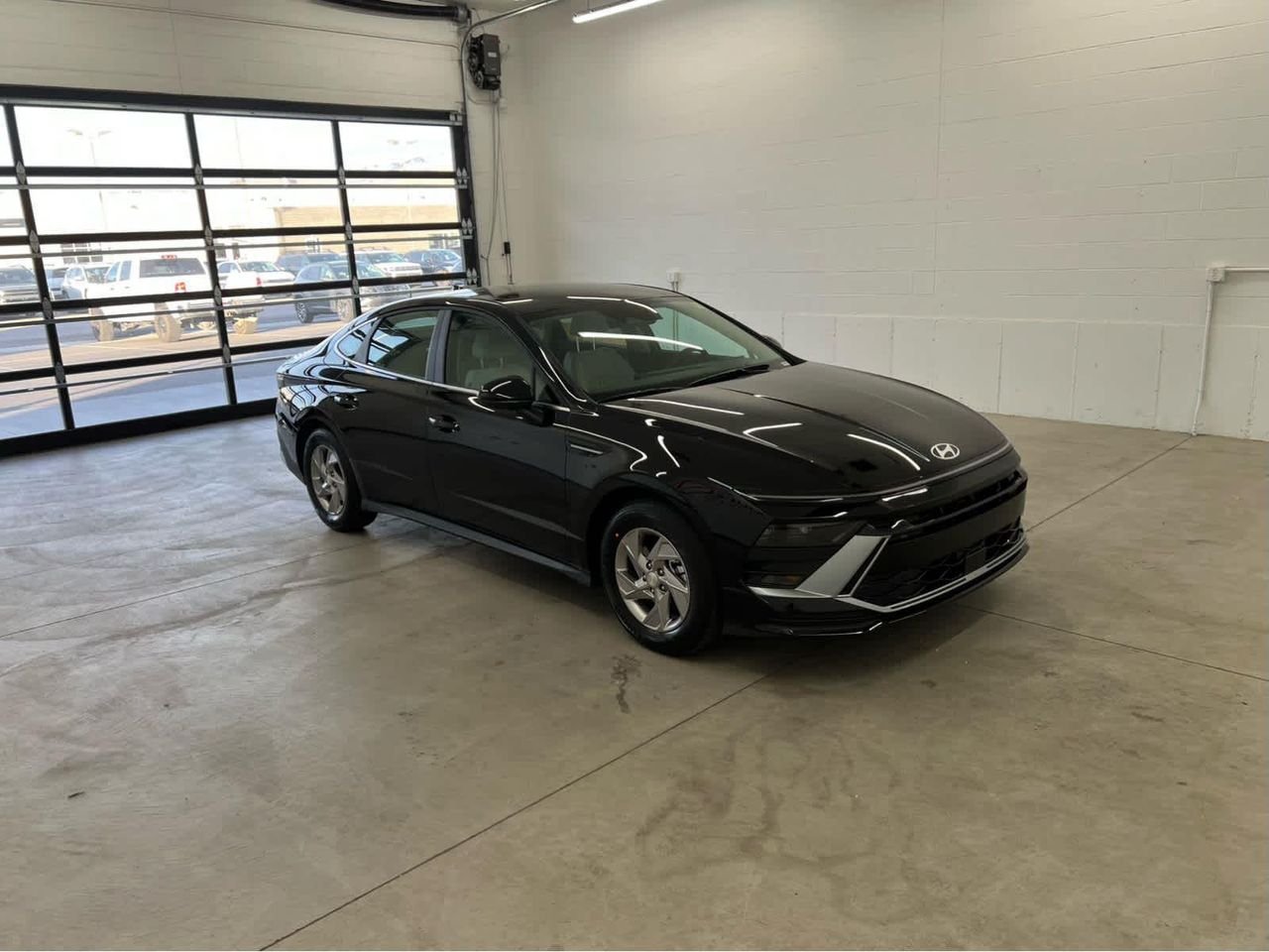 New 2026 Abyss Black Hyundai SE image 33