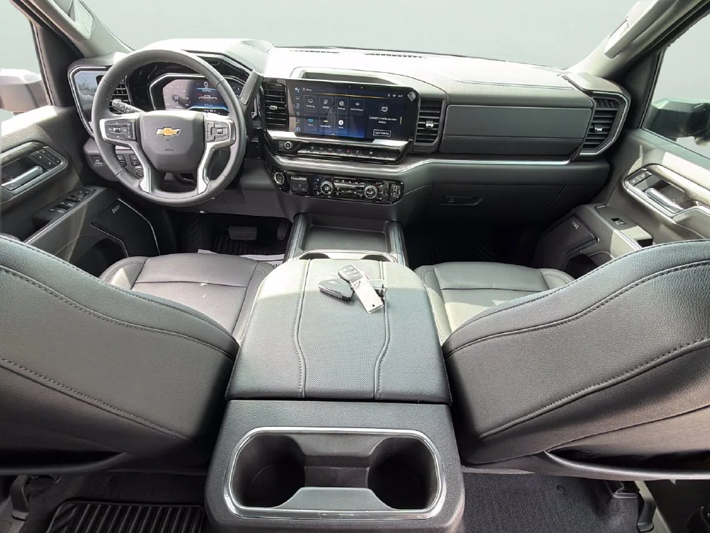 2025 Chevrolet Silverado 3500HD LTZ - Photo 33