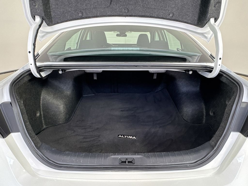 Used 2025 Glacier White Nissan 2.5 SV image 29