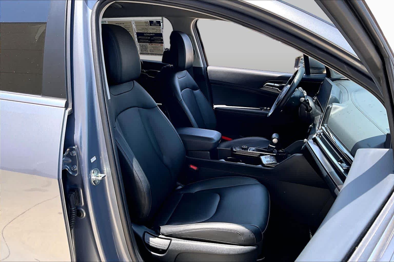 Used 2025 Everlasting Silver Kia EX image 9