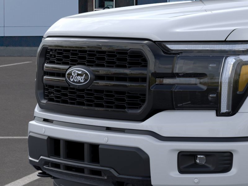 New 2026 Oxford White Ford LARIAT image 18