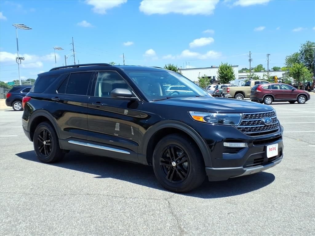 Used 2022 Black Ford XLT image 2