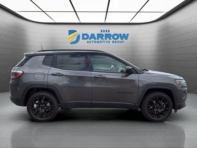 Used 2023 Gray Jeep Latitude image 6
