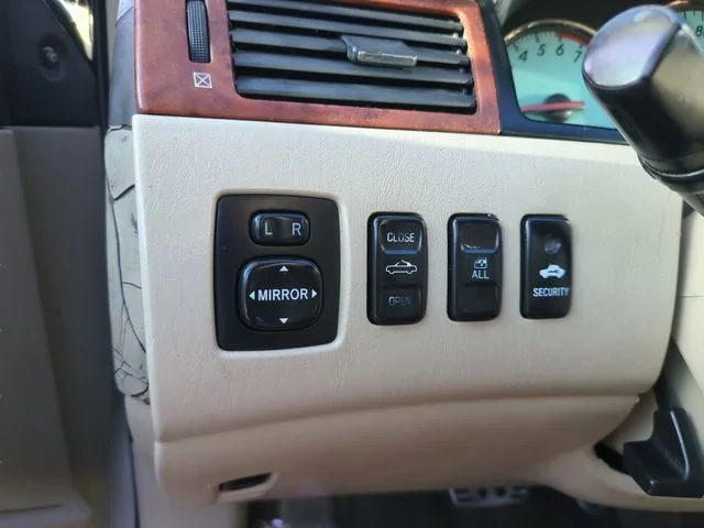 Used 2006  Toyota SLE image 25