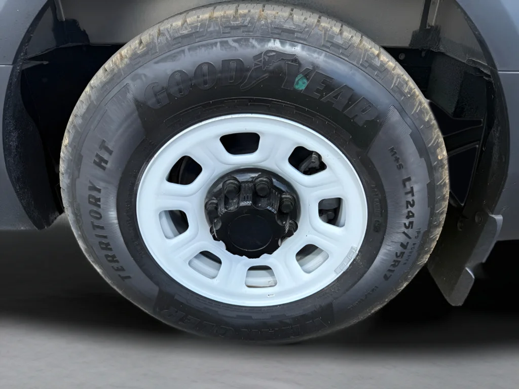 Used 2024 Oyster White BrightDrop EJY image 24