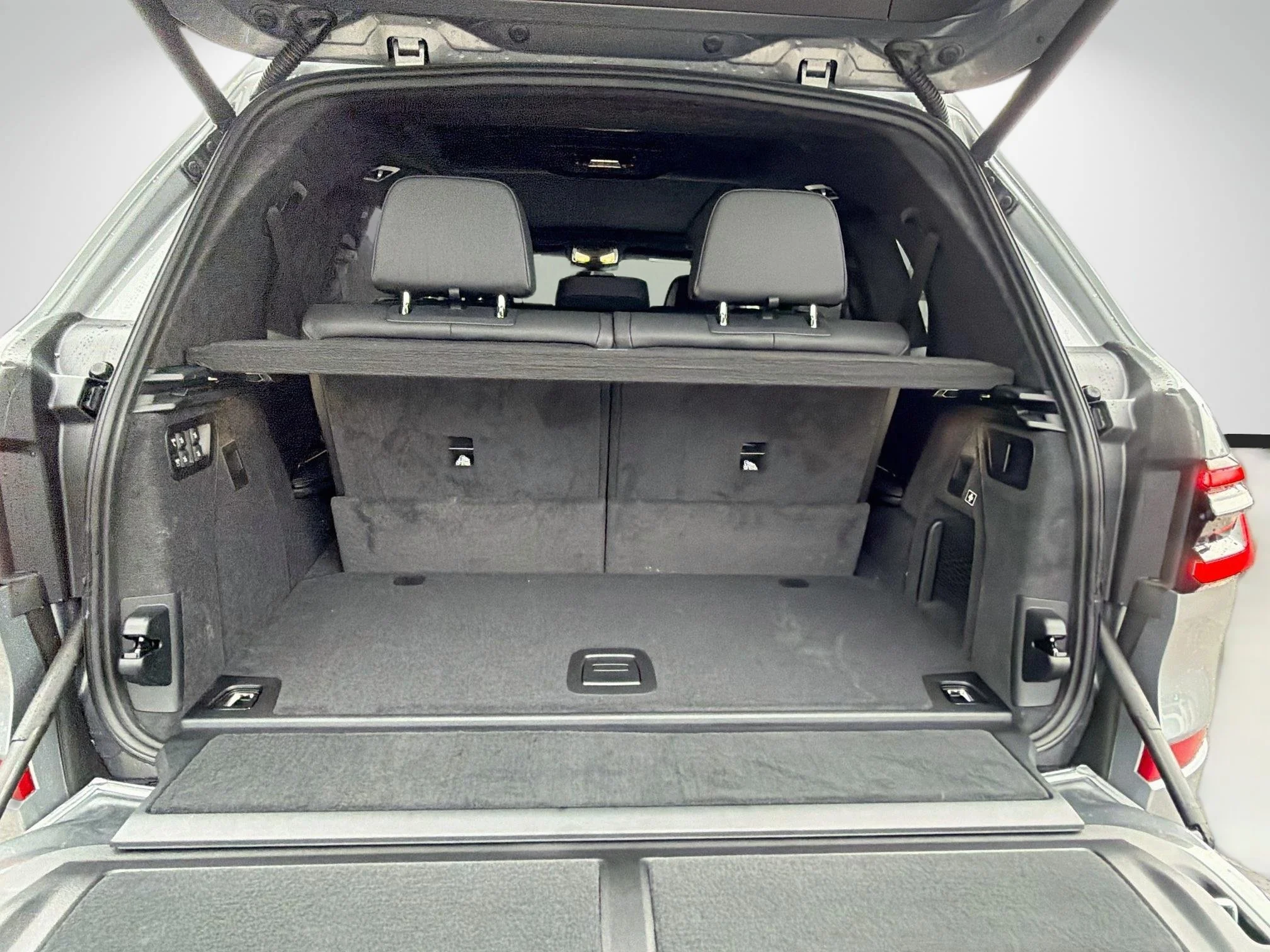 New 2027 Skyscraper Grey Metallic BMW xDrive40i image 12
