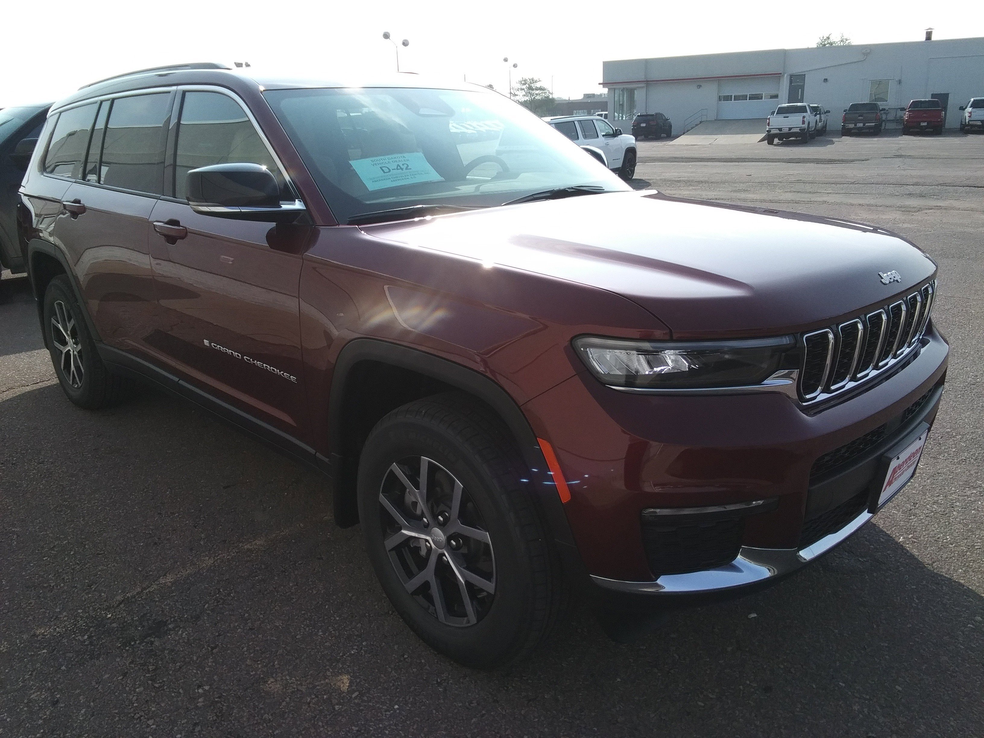 2025 Jeep Grand Cherokee L photo 2