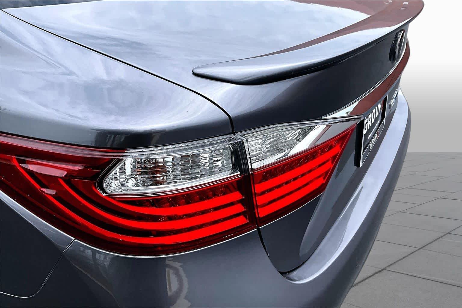 Used 2014 Nebula Gray Pearl Lexus Hybrid image 28