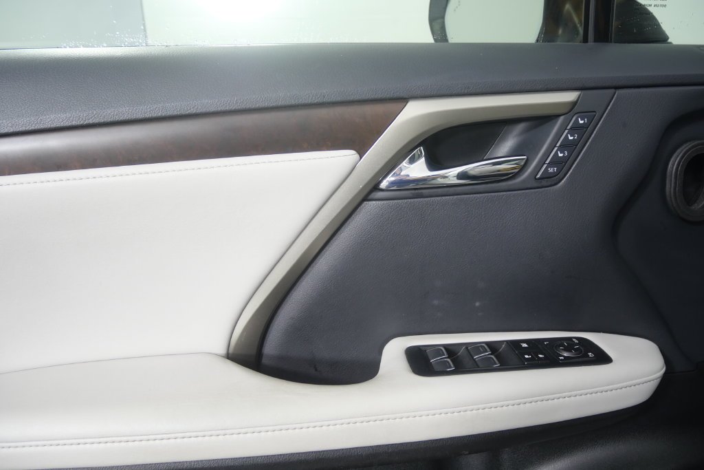 Used 2022 White Pearl Lexus 350 image 9