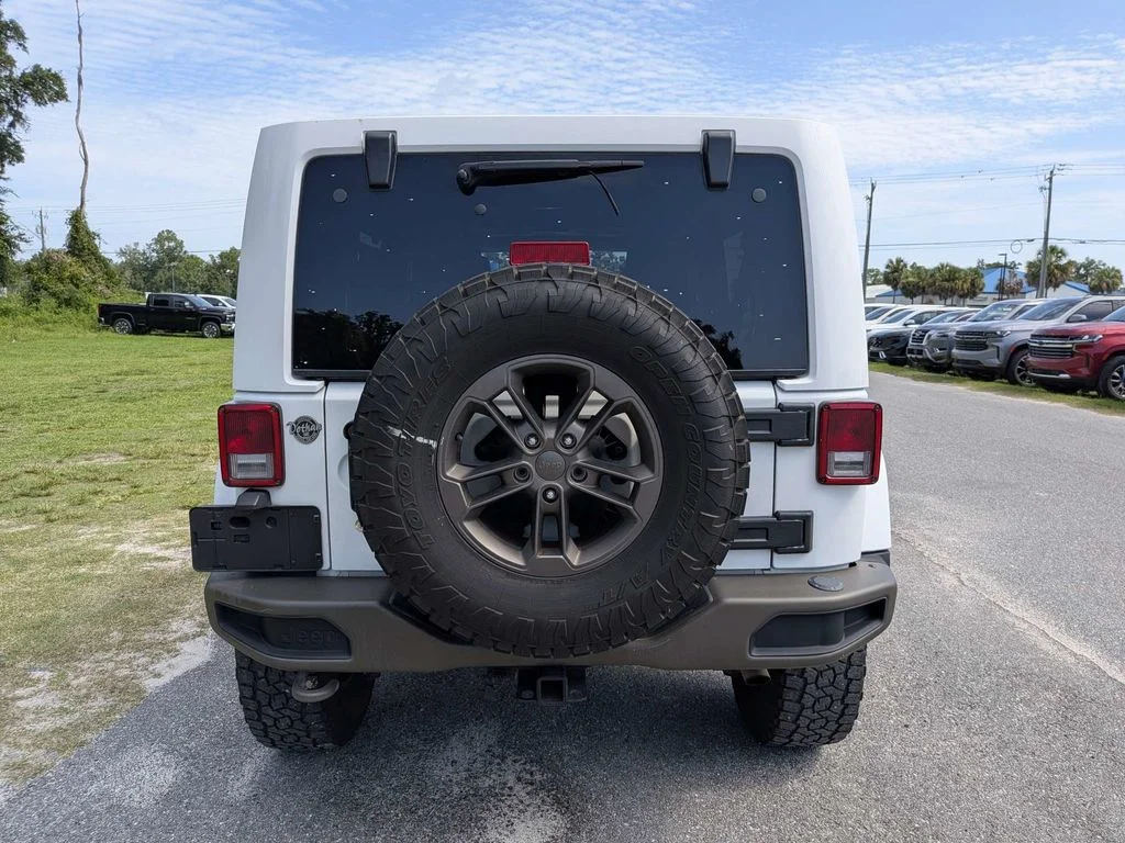 Used 2017 White Jeep Unlimited Sahara image 4