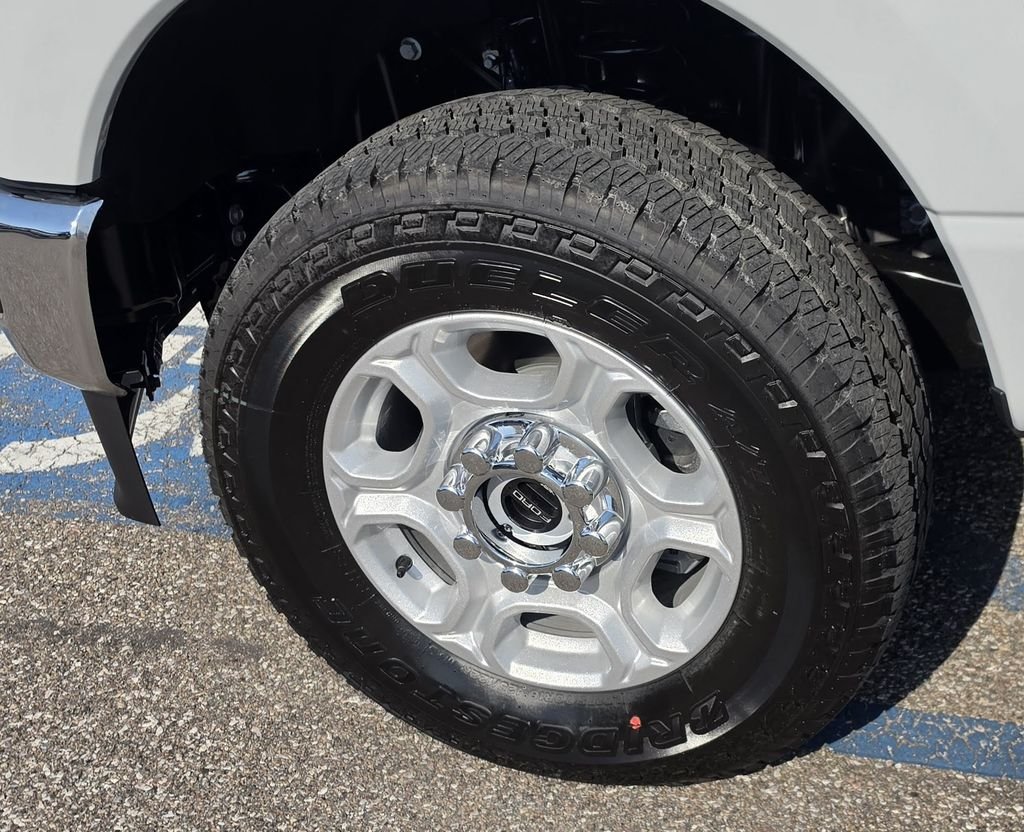 New 2026 Avalanche Ford F-350® XLT image 10