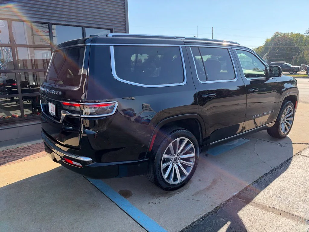 Used 2025 Black Jeep Base image 5