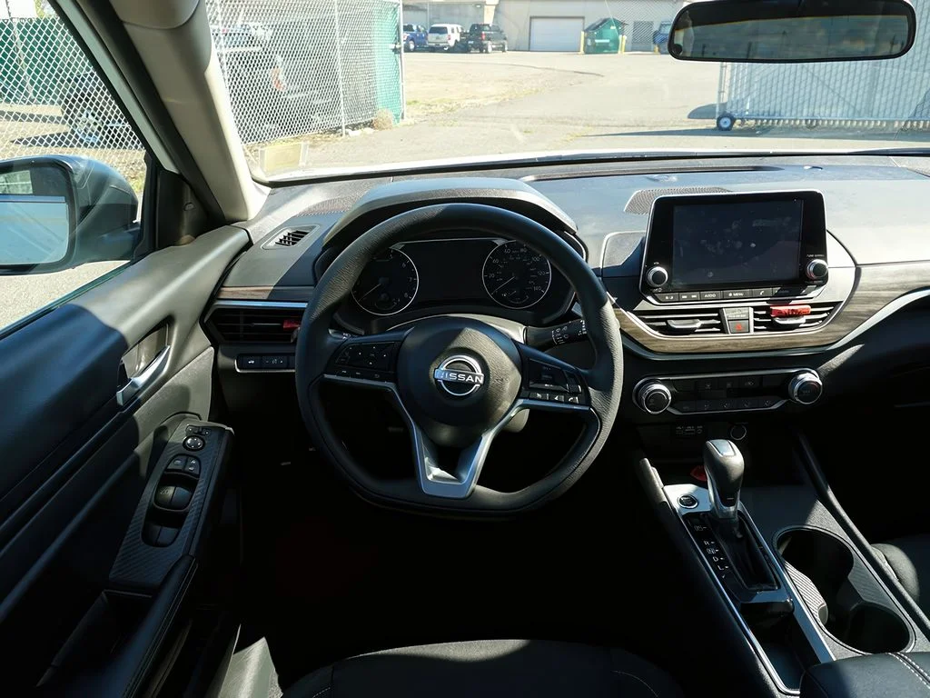 2025 Nissan Altima SV - Photo 22