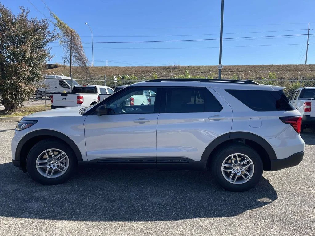 New 2026 Space White Metallic Ford Active image 6
