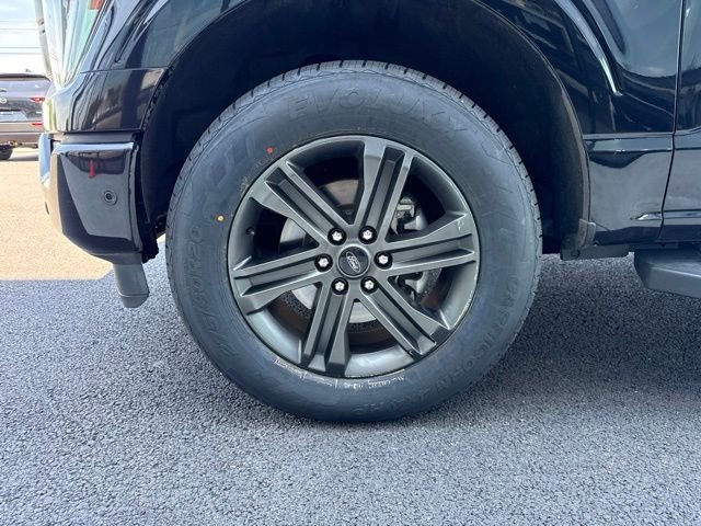 Used 2021 Black Metallic Ford Lariat image 8