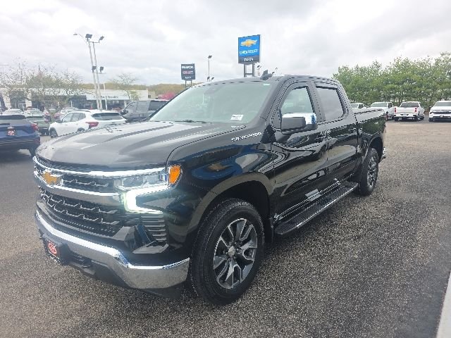 Used 2024 Black Chevrolet LT image 6