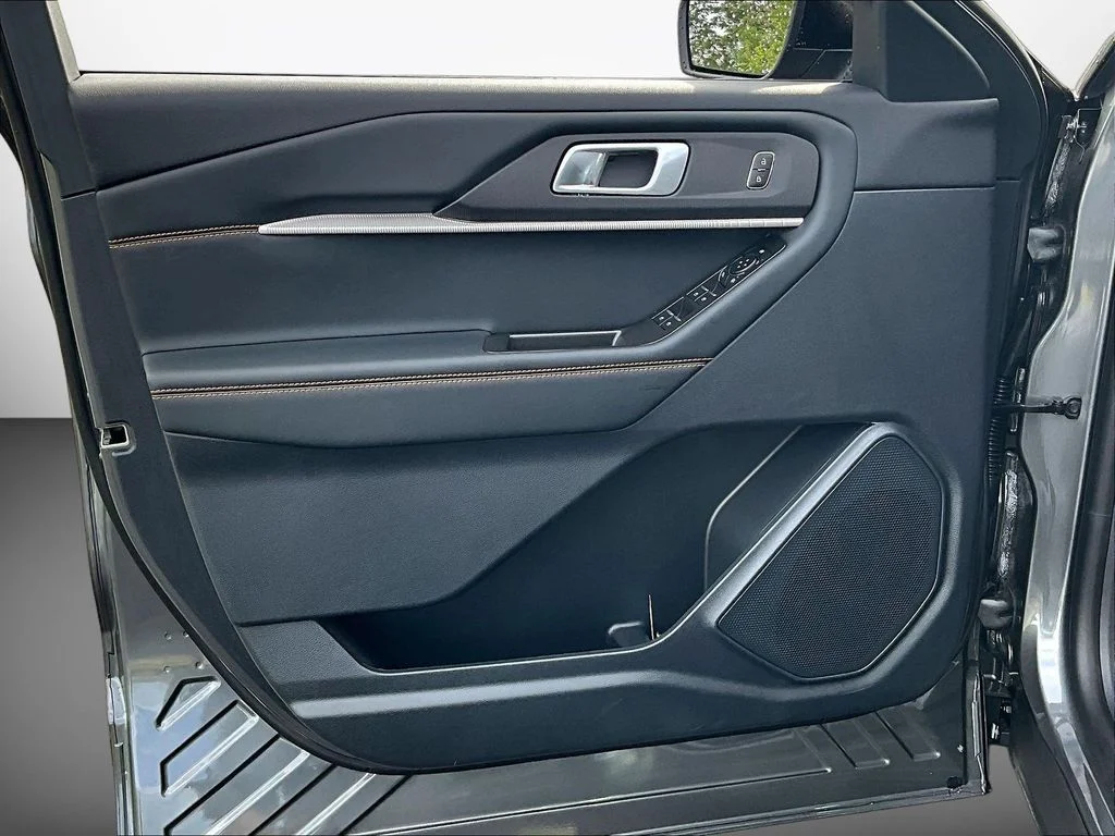 New 2026 Carbonized Gray Metallic Ford Tremor® image 23