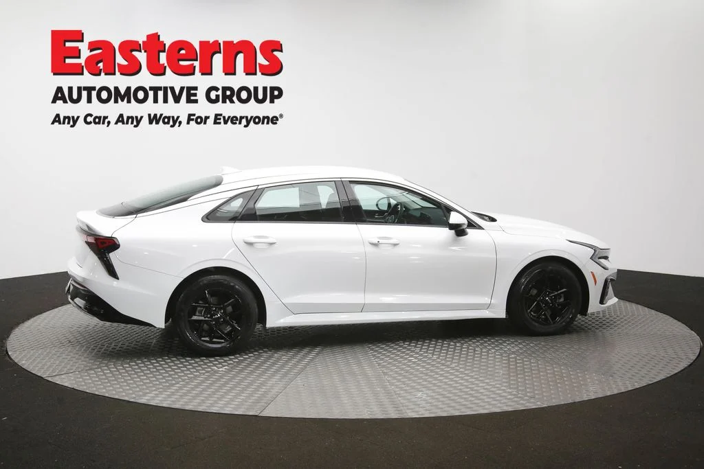 Used 2025 White Kia LXS image 43
