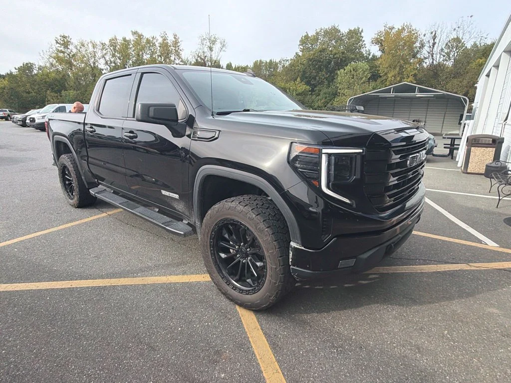 Used 2022 Black GMC Elevation image 15
