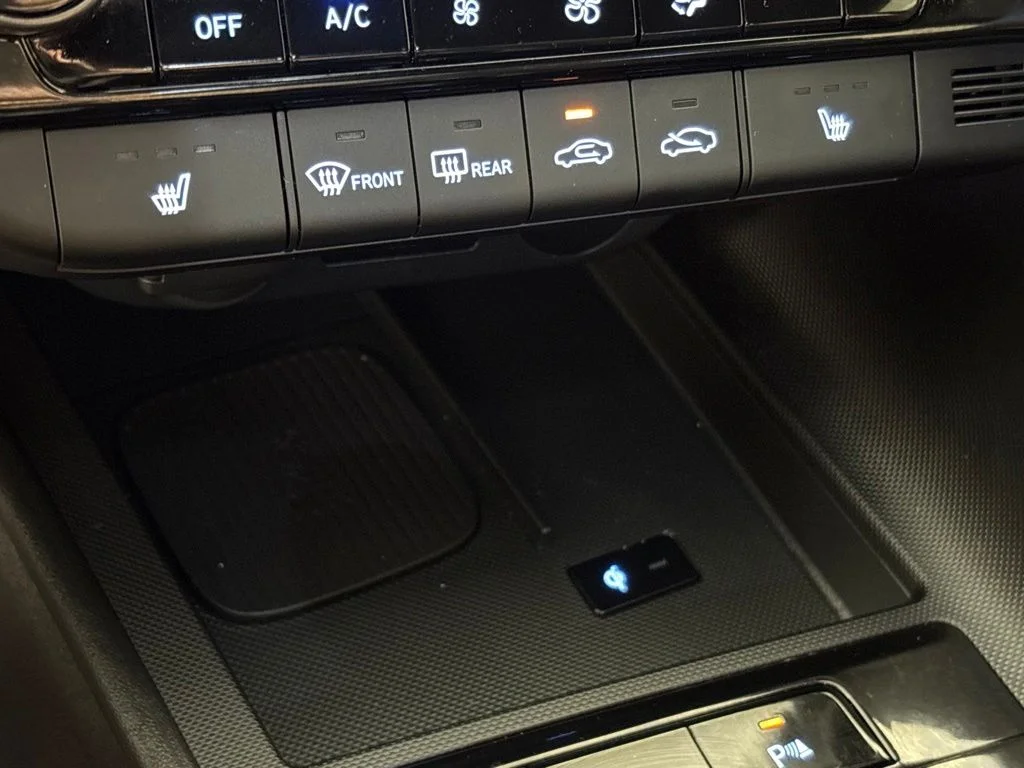 Used 2025 Black Hyundai Base image 41