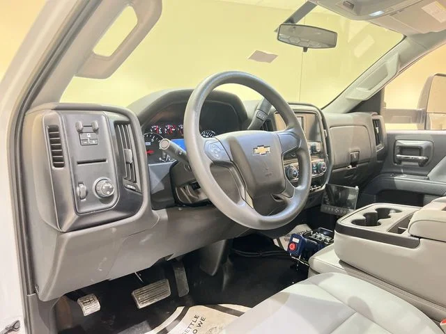 Used 2023 White Chevrolet 1WT image 9