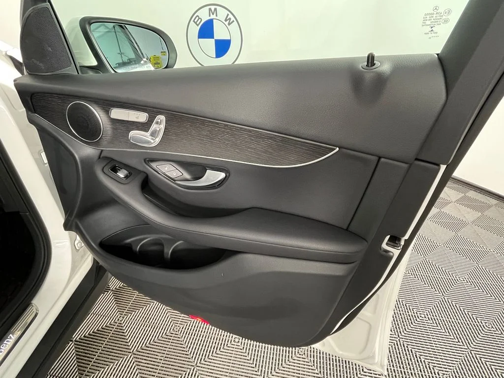 Used 2022  Mercedes-Benz GLC 300 image 22